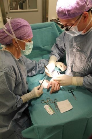 Operation av ganglion 300x450.JPG